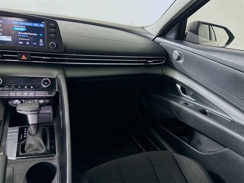 Used 2023 Hyundai Elantra SEL image 19