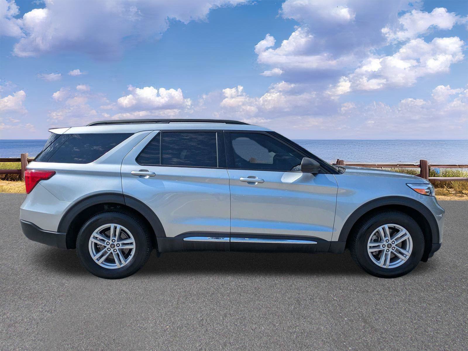 Used 2024 Ford Explorer XLT RWD image 9