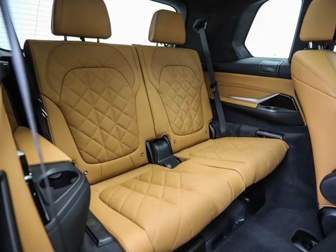 Used 2025 BMW X7 xDrive40i w/ Executive Package image 31