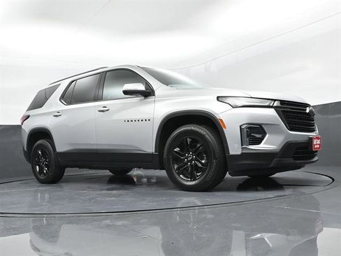 Used 2022 Chevrolet Traverse LT FWD image 32