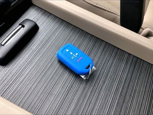 Used 2017 Honda Pilot Touring image 14