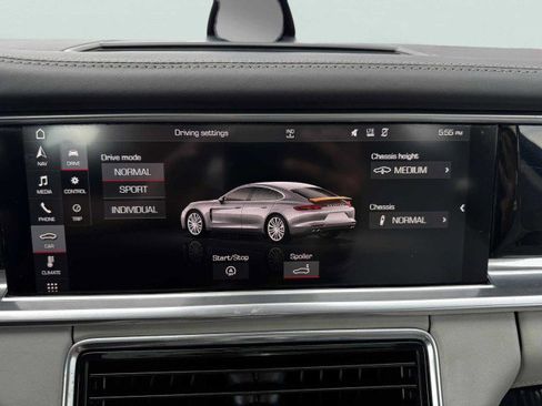 Used 2017 Porsche Panamera image 32