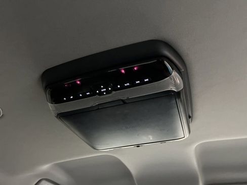 Used 2018 Chevrolet Tahoe LT image 16