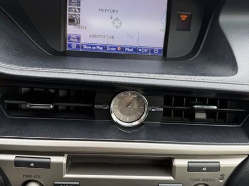 Used 2013 Lexus ES 300h image 21