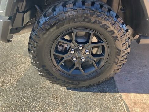 Used 2024 Jeep Wrangler Unlimited image 23