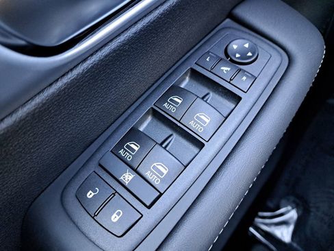 New 2026 Chrysler Pacifica Limited w/ Uconnect Theater Family Group image 27