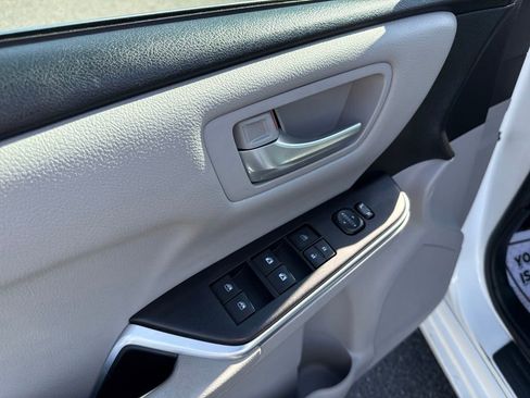 Used 2017 Toyota Camry SE image 16