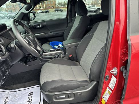 Used 2021 Toyota Tacoma TRD Off-Road image 11