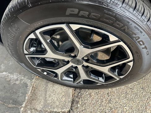 Used 2025 Jeep Compass Limited image 30