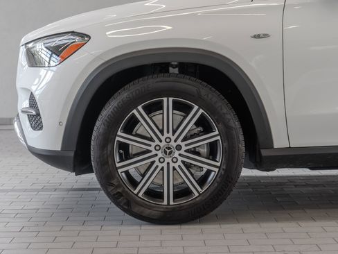 Certified 2025 Mercedes-Benz GLE 450e 4MATIC w/ Driver Assistance Package image 3