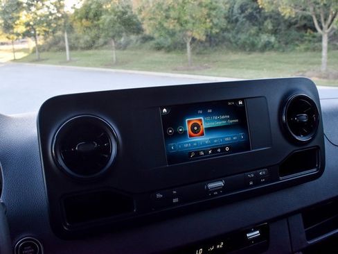 Used 2024 Mercedes-Benz Sprinter 2500 image 17