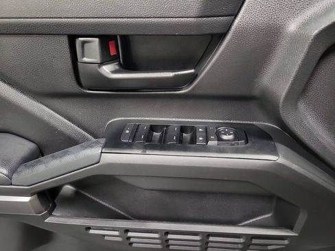 Used 2025 Toyota Tacoma SR5 AWD/4WD image 32