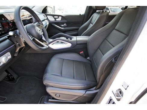 Used 2025 Mercedes-Benz GLE 450 4MATIC Coupe image 11
