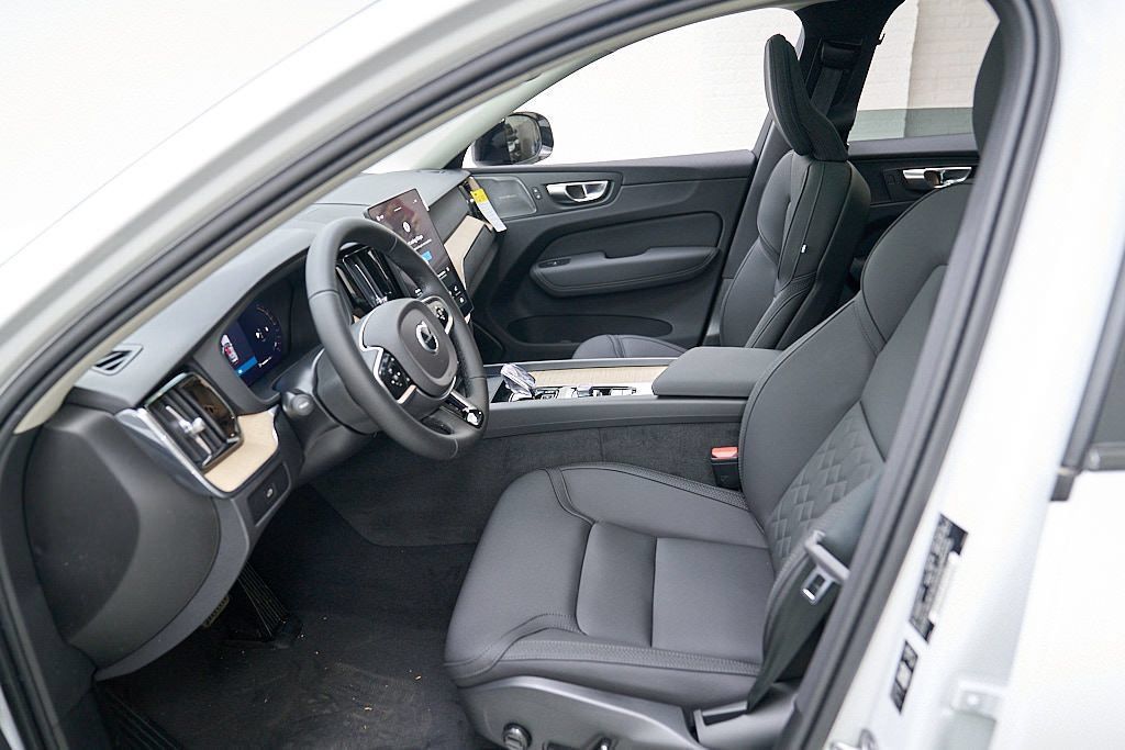 New 2026 Volvo XC60 B5 Plus w/ Climate Package AWD/4WD image 17