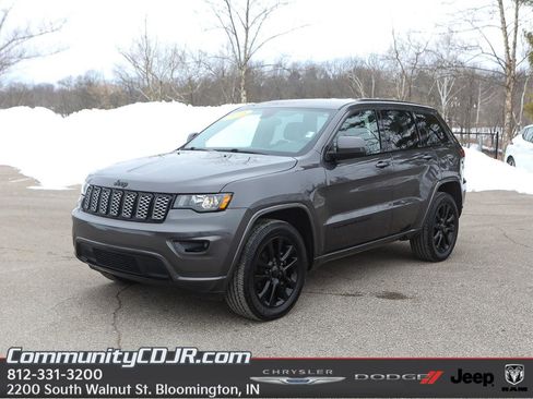 Used 2018 Jeep Grand Cherokee Altitude image 1