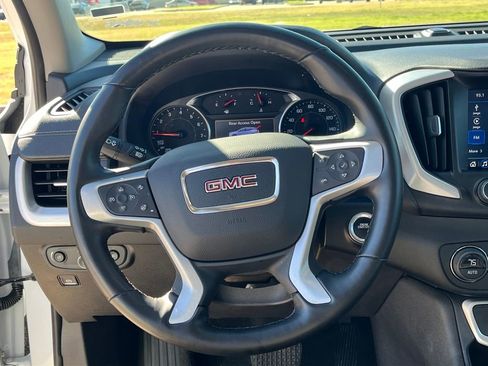 Used 2023 GMC Terrain SLT image 17