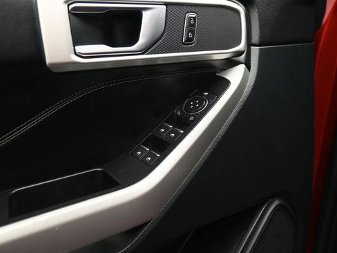 Certified 2021 Ford Explorer XLT image 9