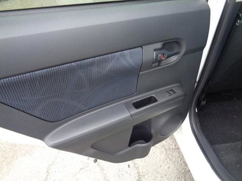 Used 2012 Scion xB 5-Door Wagon 5-Spd MT image 8