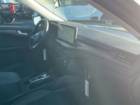 New 2025 Ford Escape SE FWD image 11