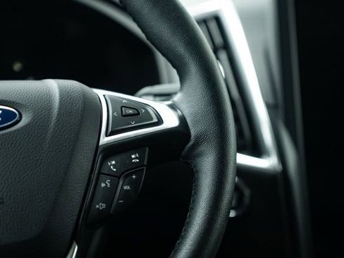 Used 2024 Ford Edge Titanium image 22