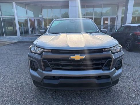 Used 2025 Chevrolet Colorado LT w/ Advanced Trailering Package RWD image 2