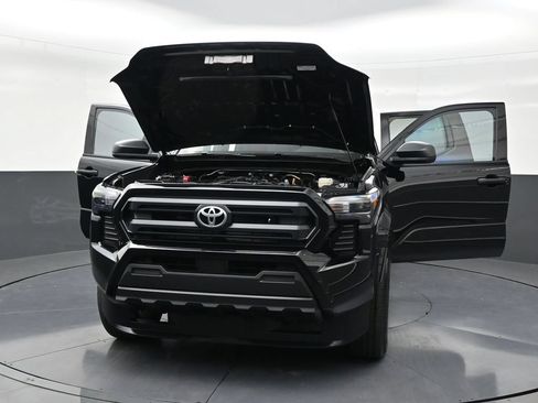 Used 2025 Toyota Tacoma SR AWD/4WD image 33