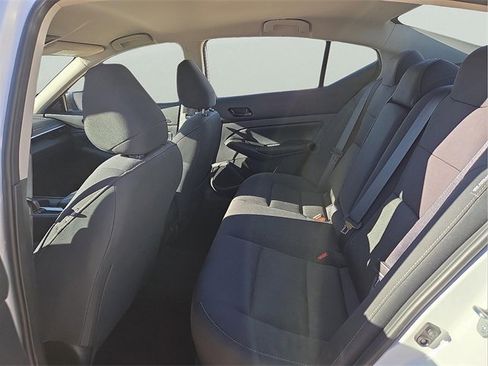 Used 2025 Nissan Altima 2.5 SV image 10