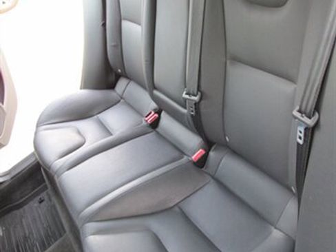 Used 2017 Volvo S60 T5 Inscription image 16