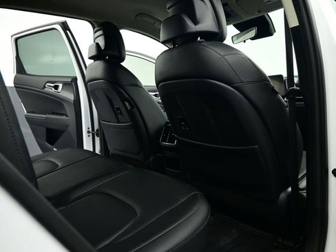 Used 2024 Kia Sportage EX image 32