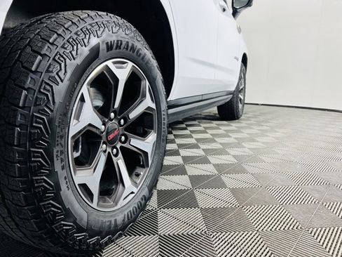 Used 2025 GMC Yukon AT4 Ultimate image 5