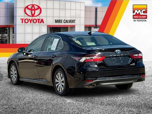 Used 2022 Toyota Camry LE FWD image 3