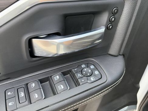 New 2026 RAM 2500 Laramie AWD/4WD image 18
