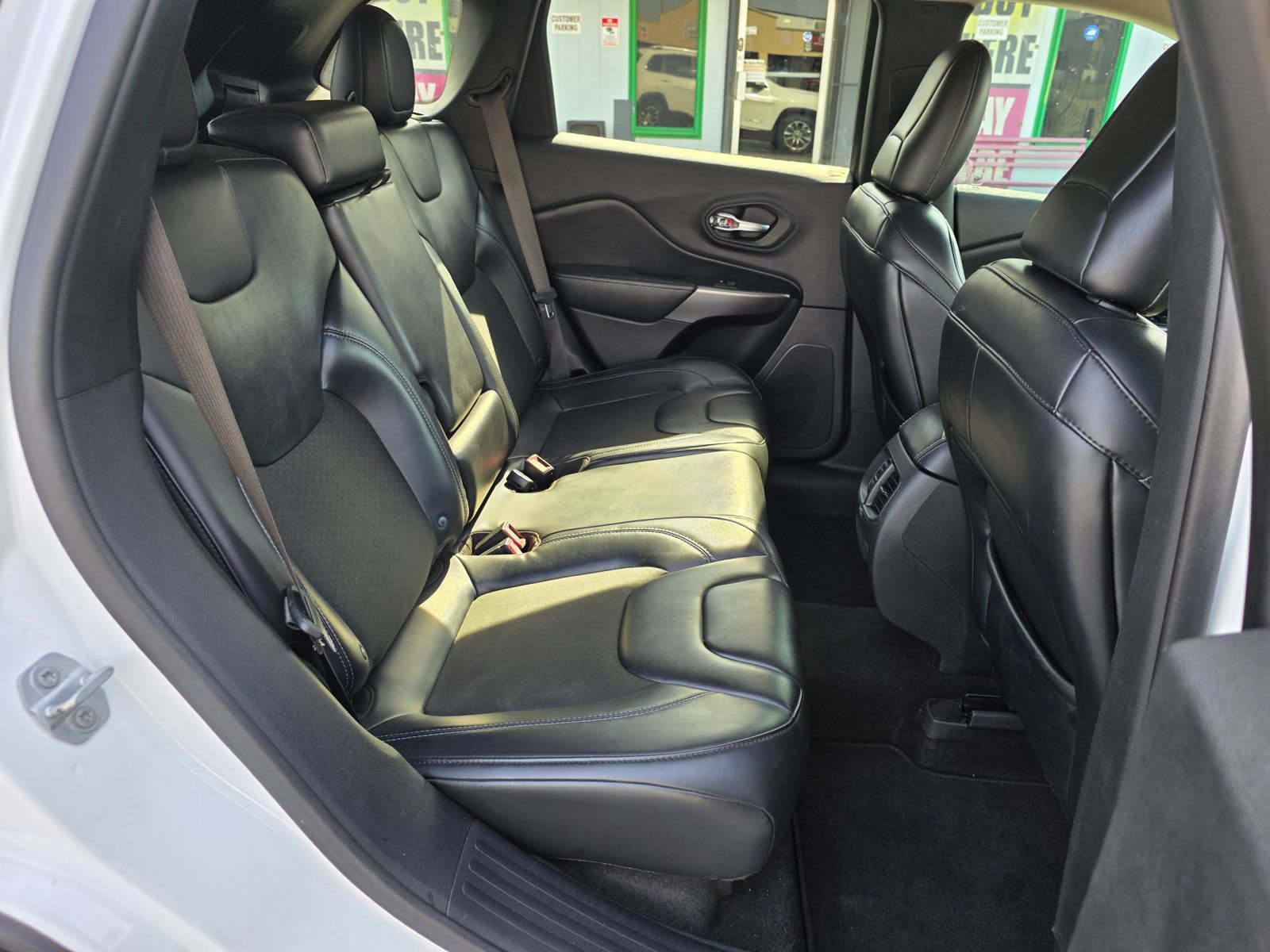 Used 2019 Jeep Cherokee Latitude Plus FWD image 12