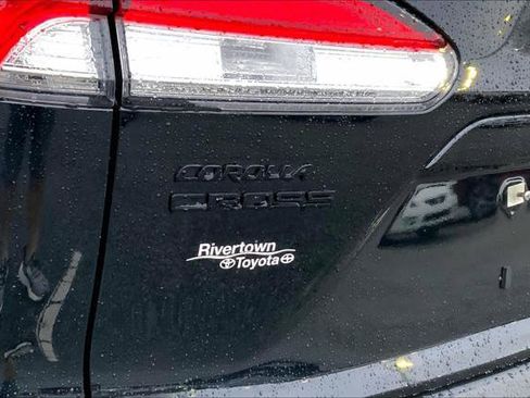 Certified 2024 Toyota Corolla Cross SE image 29