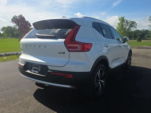 Used 2023 Volvo XC40 B5 Plus AWD/4WD image 8