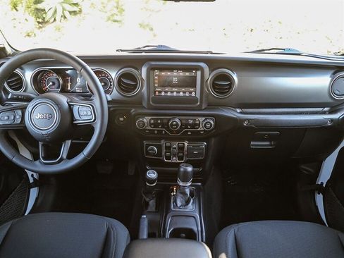 Used 2023 Jeep Gladiator Willys image 20