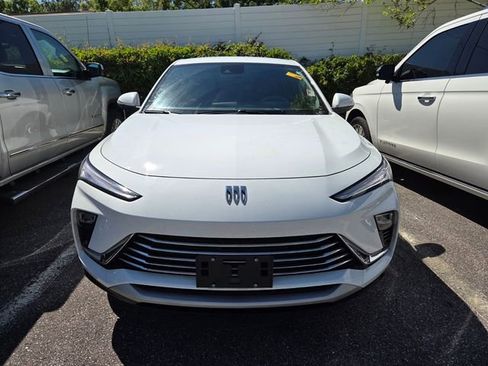 Used 2025 Buick Envista Preferred w/ Convenience II Package image 2