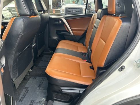 Used 2018 Toyota RAV4 Limited image 9