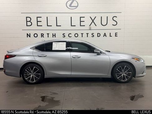 Used 2025 Lexus ES 300h w/ Premium Package FWD image 3