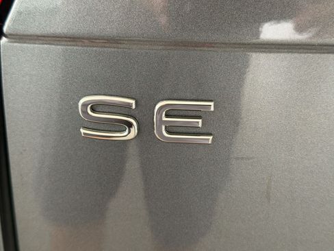 Certified 2024 Volkswagen Tiguan SE w/ Panoramic Sunroof Package FWD image 29