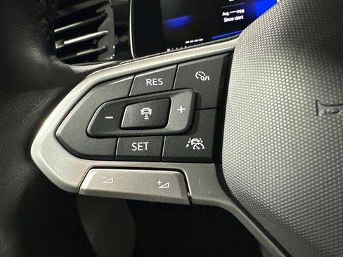 Certified 2025 Volkswagen Jetta SE image 33