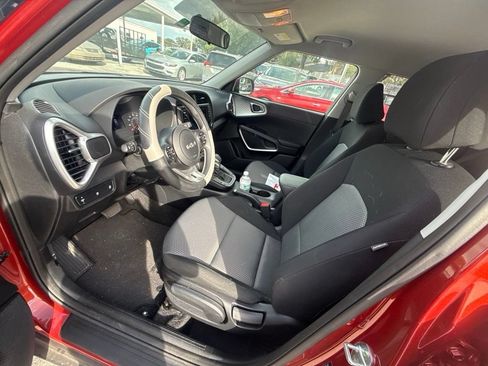Used 2022 Kia Soul LX FWD image 13