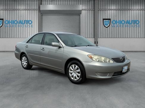 Used 2005 Toyota Camry LE FWD image 3