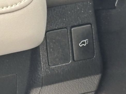 Used 2018 Toyota RAV4 Limited image 20