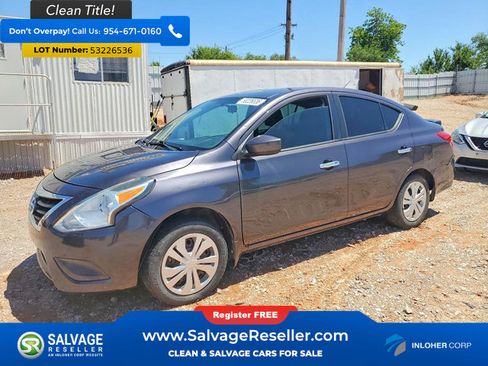 Used 2015 Nissan Versa SV FWD image 1