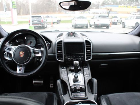Used 2014 Porsche Cayenne GTS image 8