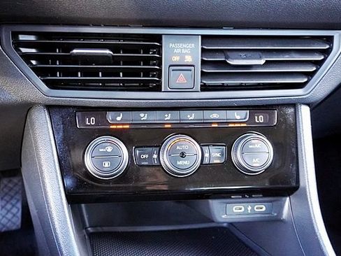 Used 2024 Volkswagen Jetta SE FWD image 26