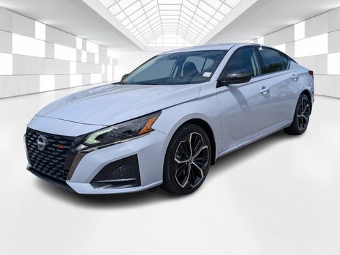 Certified 2024 Nissan Altima 2.5 SR image 3