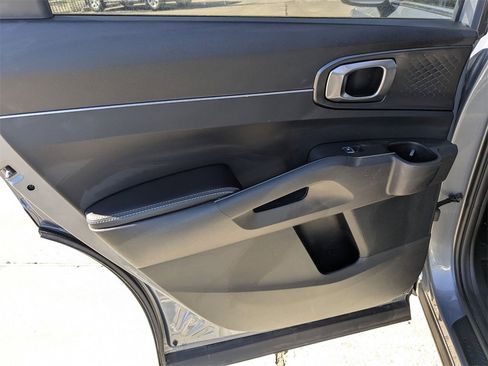 Used 2024 Kia Sorento S image 23