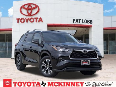 Used 2023 Toyota Highlander XLE FWD image 1